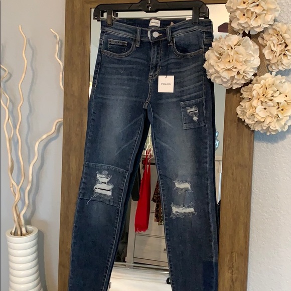 🎉HP🎉 Gorgeous Distressed Skinnies💕 - Picture 2 of 8